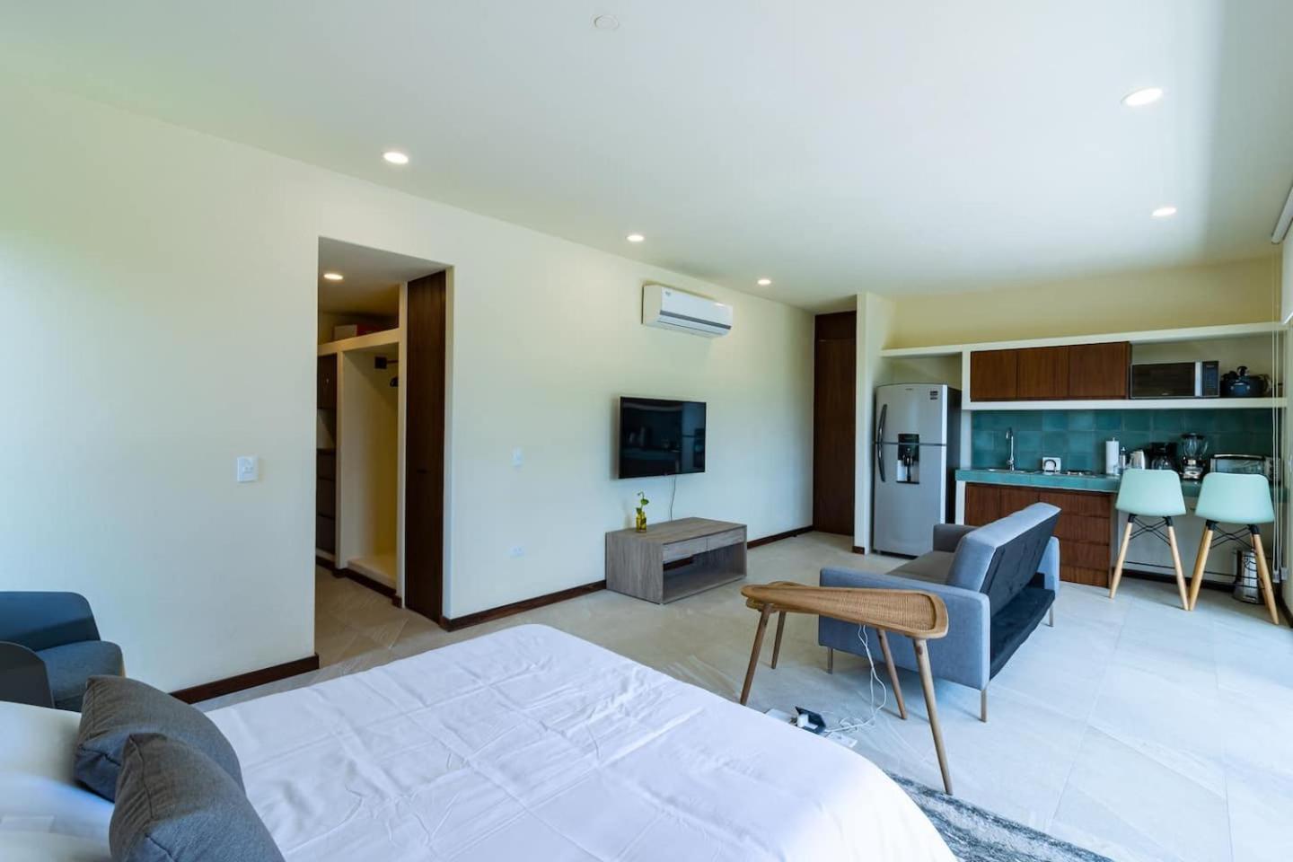 فندق Pool View Loft Steps From The Ocean In Punta Cocos - C101 جزيرة هول بوكس المظهر الخارجي الصورة